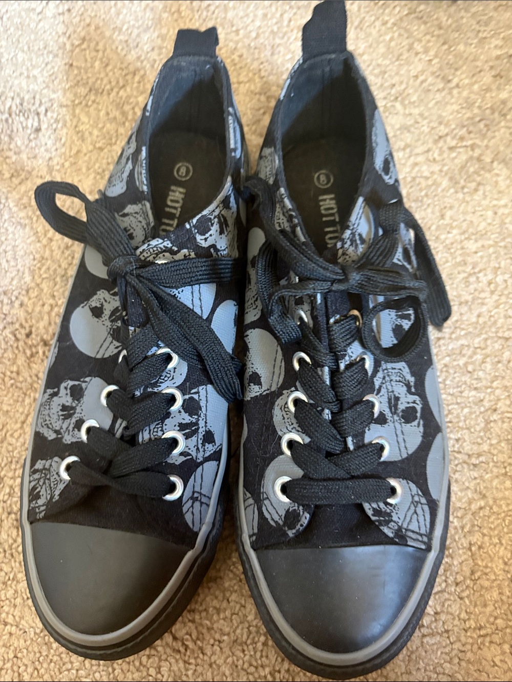 Hot Topic Black & Gray Skull Print Low Top Sneakers
